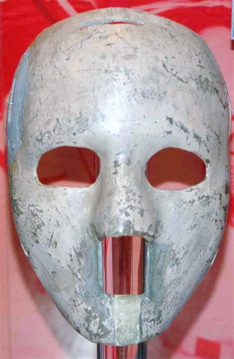 the first goalie mask